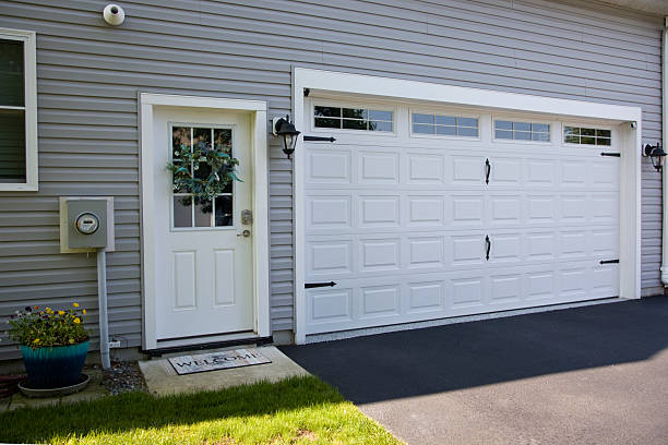 24/7 Emergency Garage Door Panel Replacement experts in Heritage Pines, FL